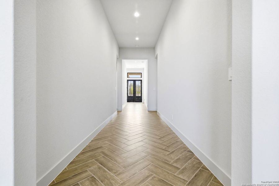 Spacious, unfurnished interior of a new home in Ventana - 60', Bulverde (Image 16).