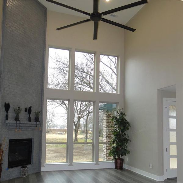 Living room with industrial size ceiling fan