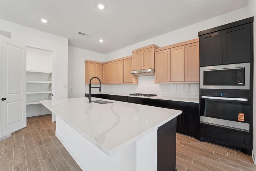 Furnished interior view inside a new home in Evergreen 55', Conroe (Image 12).