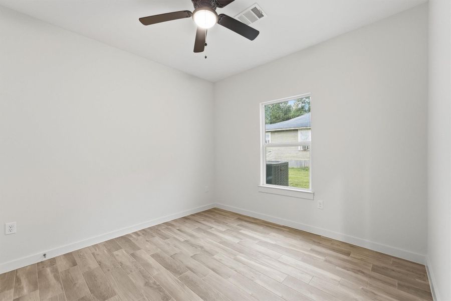 Spacious, unfurnished interior of a new home in , Conroe (Image 25).