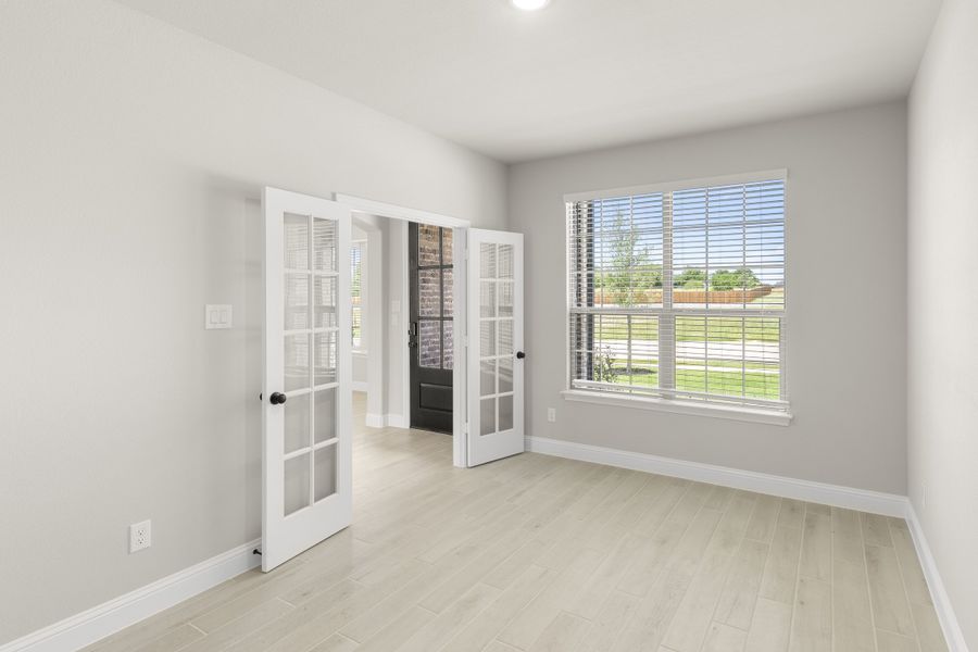 Spacious, unfurnished interior of a new home in Lovers Landing, Forney (Image 24).