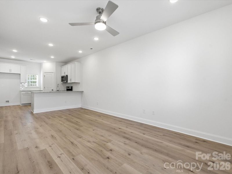 Spacious, unfurnished interior of a new home in Sycamore Trail, Matthews (Image 23).