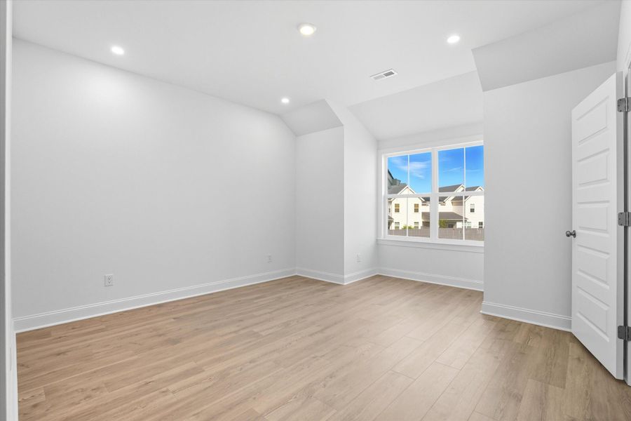 Spacious, unfurnished interior of a new home in Hayes Park, Johns Island (Image 13).