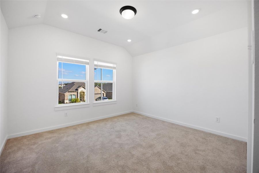 Spacious, unfurnished interior of a new home in Kendall Lakes, Alvin (Image 21).