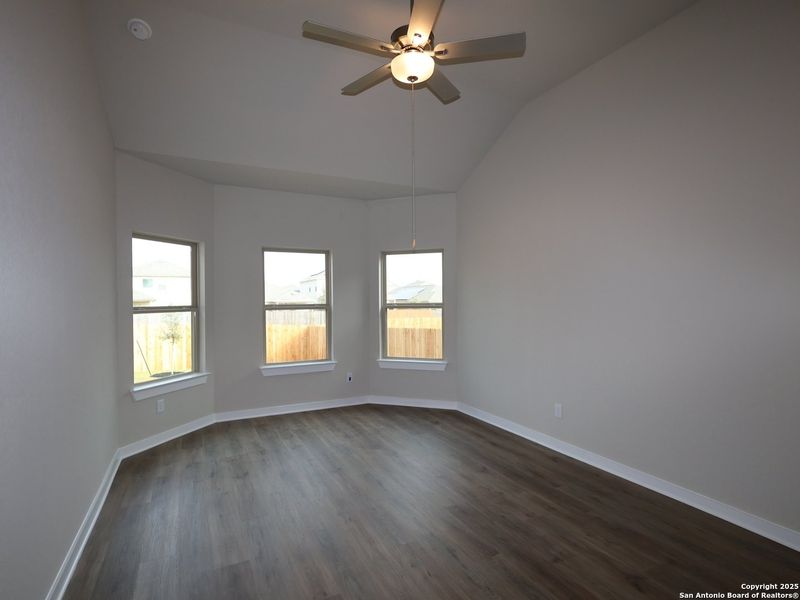 Spacious, unfurnished interior of a new home in Winding Brook, San Antonio (Image 24).