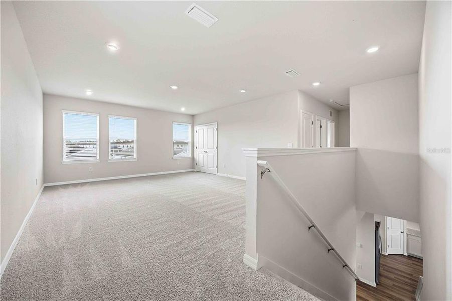Spacious, unfurnished interior of a new home in Coddington, Bradenton (Image 41).