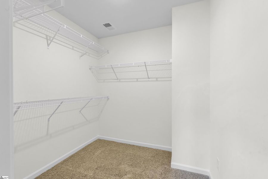 Spacious, unfurnished interior of a new home in Sedona, Greenville (Image 22).