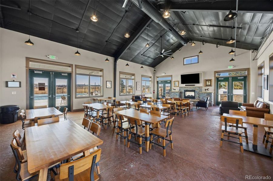 Community amenities in , Parker (Image 37).