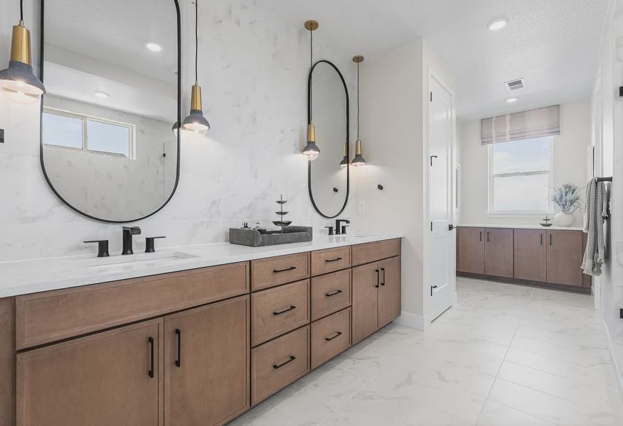 Madison Model Primary Bath - 21 of 25