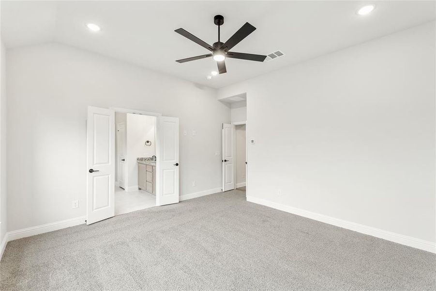 Spacious, unfurnished interior of a new home in Waterscape Classic 50s, Royse City (Image 36). Spacious, unfurnished interior of a new home in Waterscape Classic 50s, Royse City (Image 36).