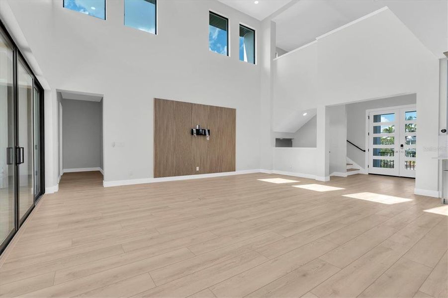 Spacious, unfurnished interior of a new home in , St. Petersburg (Image 29).