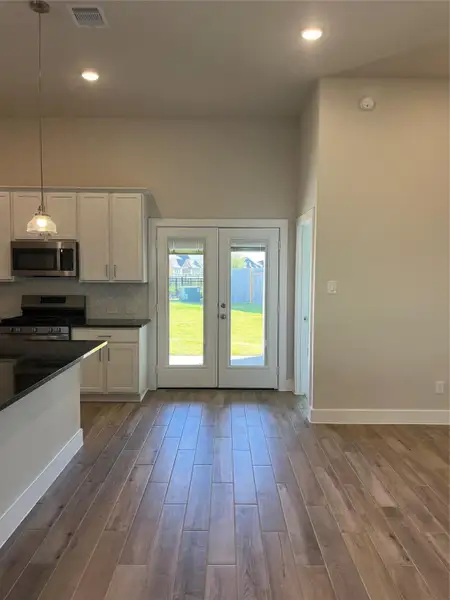 Spacious, unfurnished interior of a new home in Sunterra, Katy (Image 11). Spacious, unfurnished interior of a new home in Sunterra, Katy (Image 11).