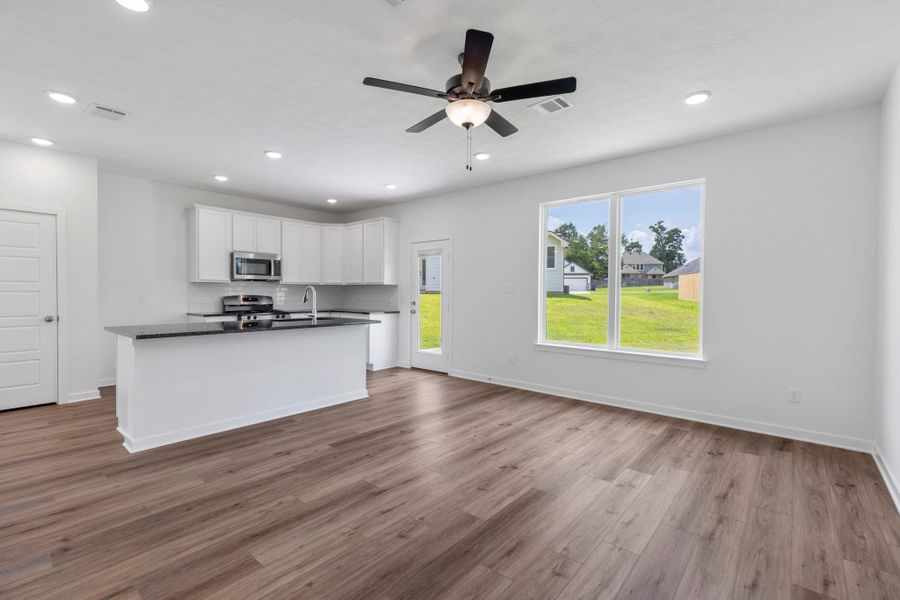 Spacious, unfurnished interior of a new home in Spring Lake, Huntsville (Image 41).