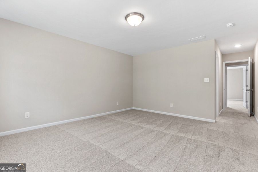 Spacious, unfurnished interior of a new home in Juliette Crossing, Forsyth (Image 23).