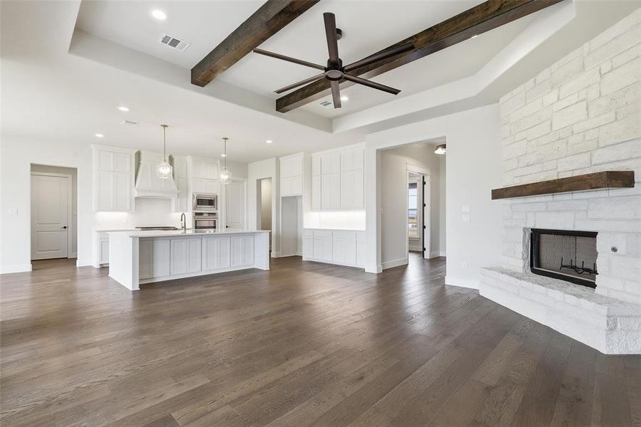 Spacious, unfurnished interior of a new home in Aledo Heights - Aledo ISD, Aledo (Image 20).