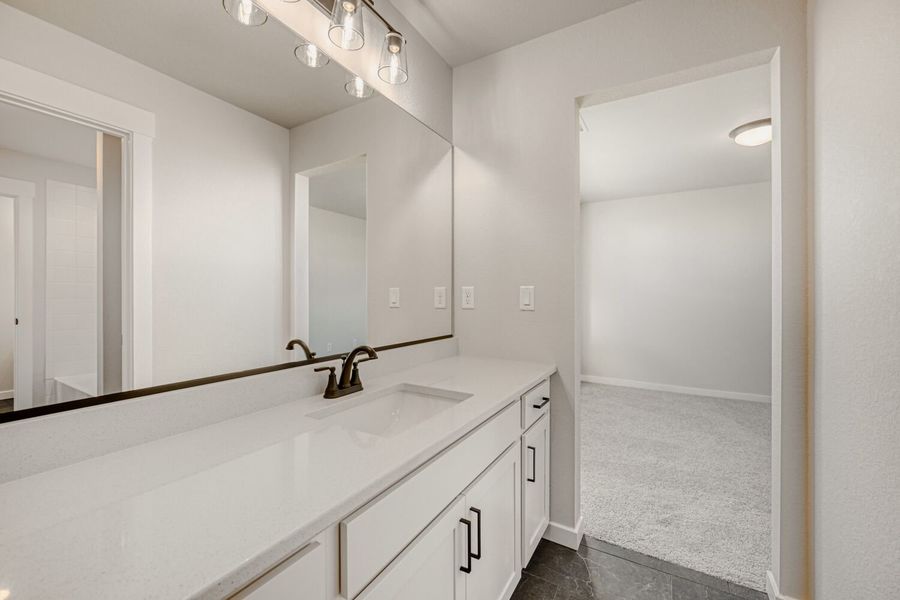 8541 Palo Alto - Full Bathroom