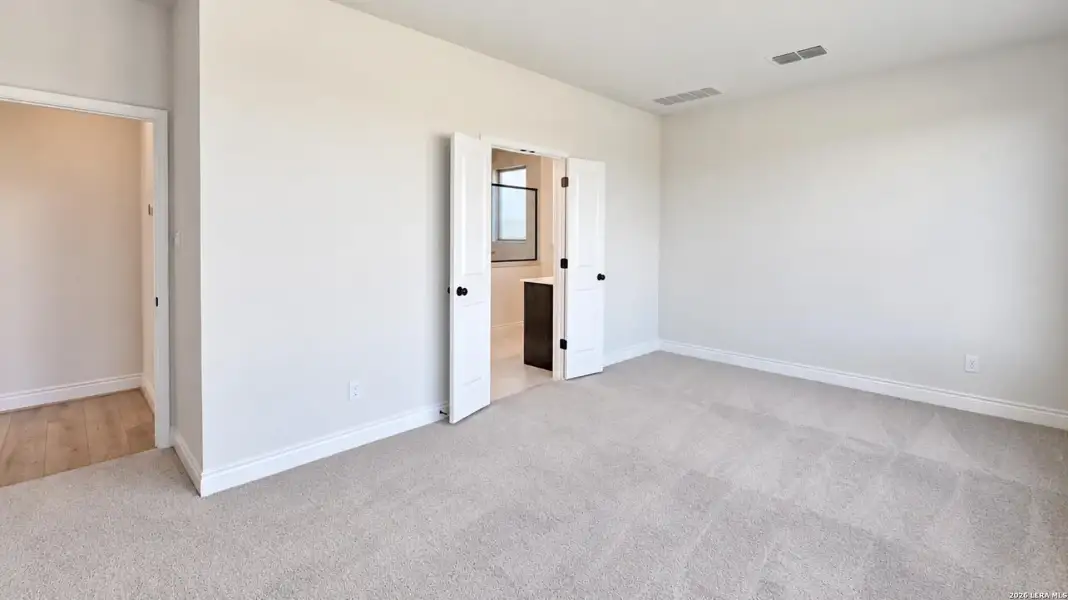 Spacious, unfurnished interior of a new home in Legacy at Lake Dunlap, New Braunfels (Image 20).