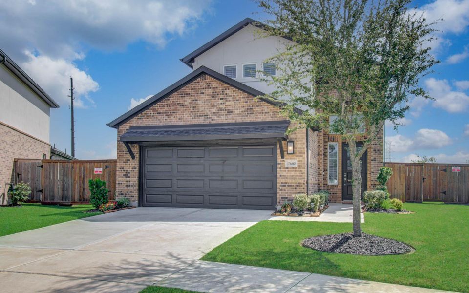 Front exterior of a new home in , Richmond, TX, highlighting curb appeal (Image 23). Front exterior of a new home in , Richmond, TX, highlighting curb appeal (Image 23).