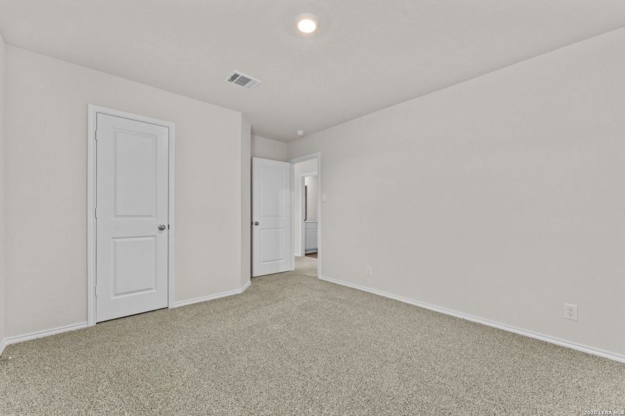 Spacious, unfurnished interior of a new home in Redbird Ranch, San Antonio (Image 20).