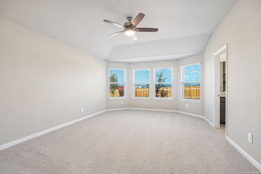Spacious, unfurnished interior of a new home in Remington Ranch, San Antonio (Image 29).