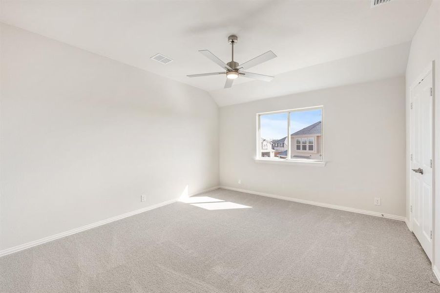 Spacious, unfurnished interior of a new home in El Dorado, Granbury (Image 31).