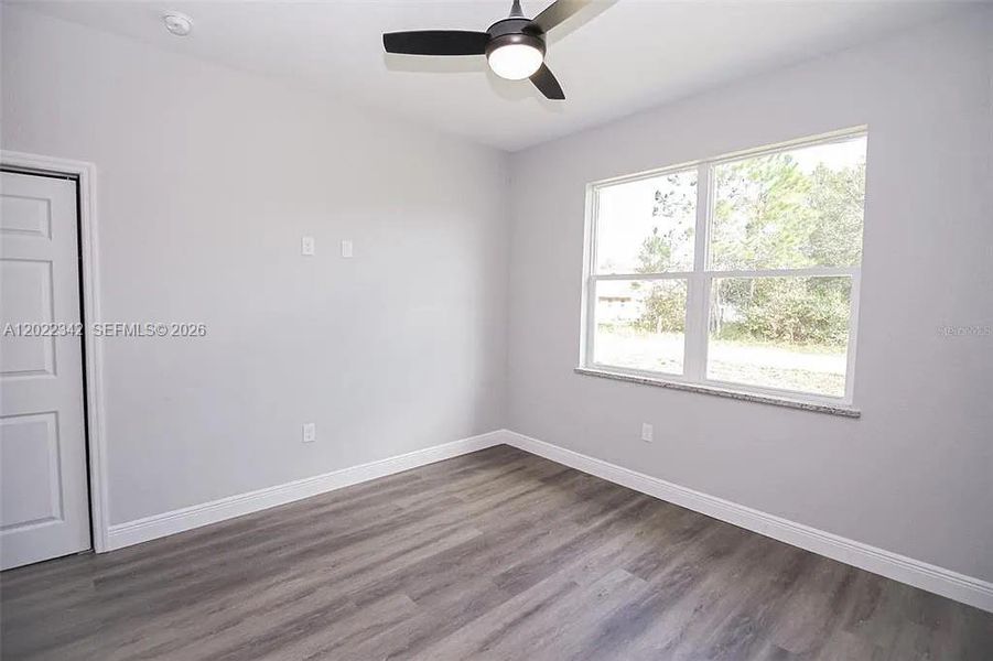 Spacious, unfurnished interior of a new home in , Sebring (Image 20).
