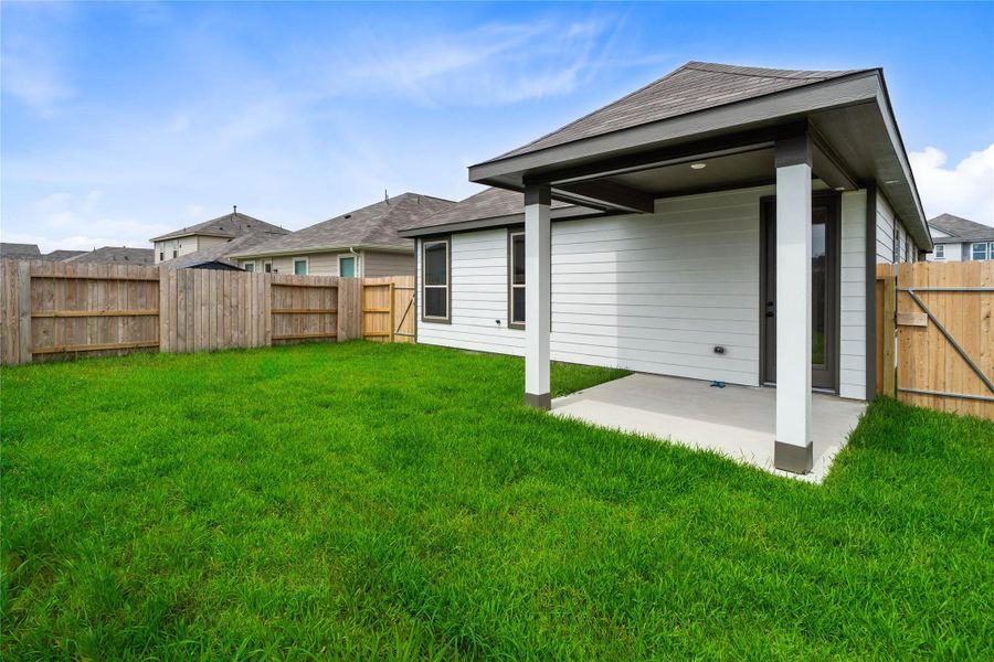 Come explore this generous backyard with covered patio—perfect for kids to play freely and adults to unwind in comfort!