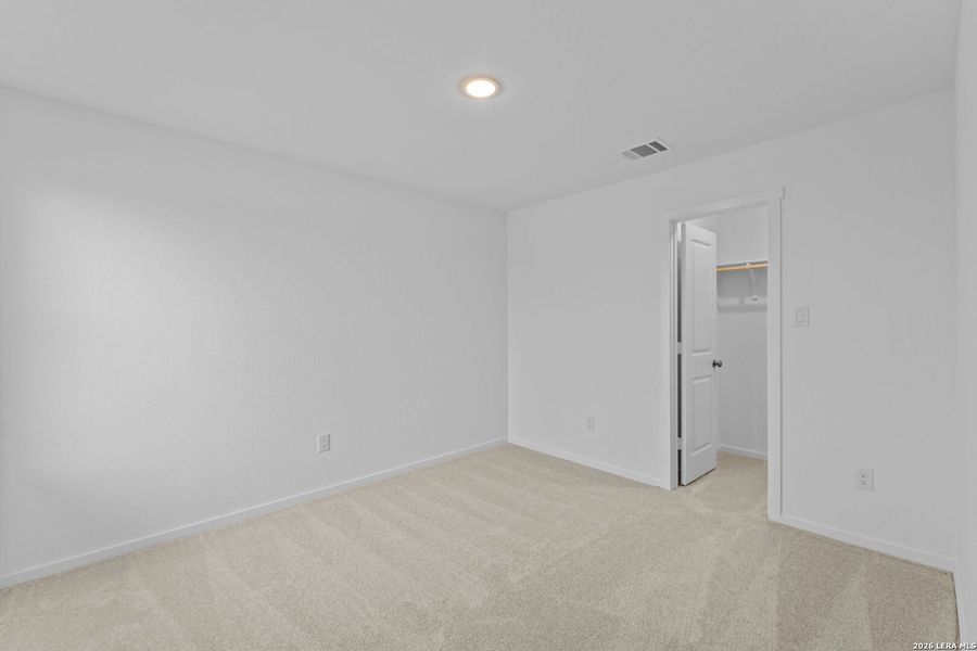 Spacious, unfurnished interior of a new home in Guadalupe Ridge, New Braunfels (Image 26).