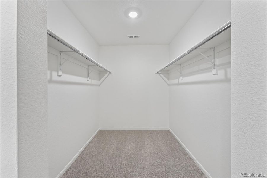 Spacious, unfurnished interior of a new home in , Aurora (Image 23).