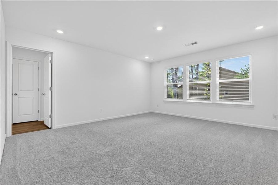 Spacious, unfurnished interior of a new home in , Lawrenceville (Image 16).