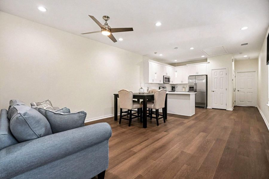 Great space for entertaining family! Great space for entertaining family!