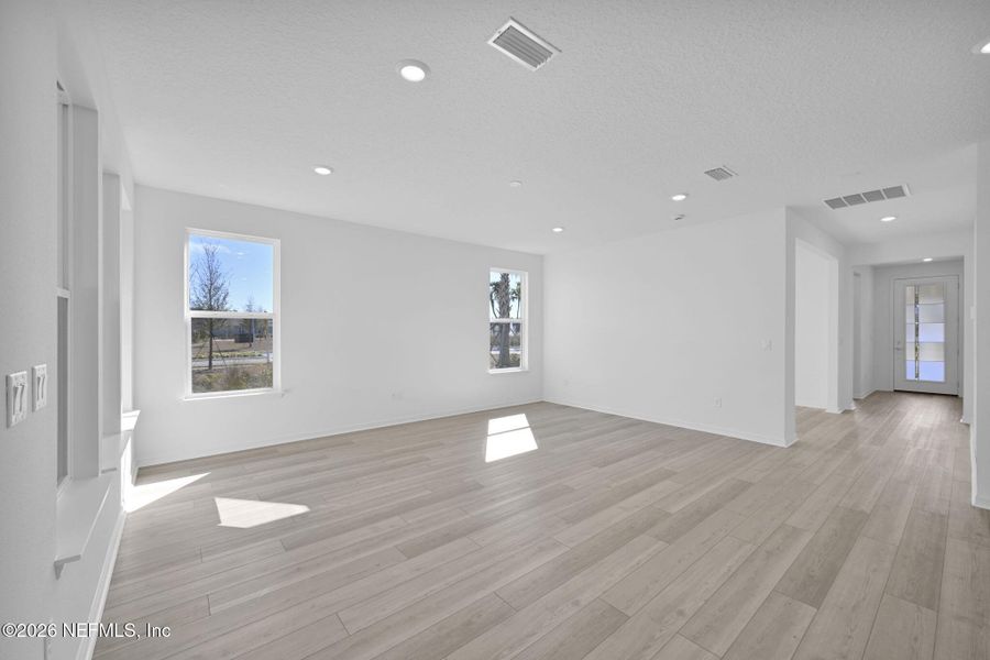 Spacious, unfurnished interior of a new home in Del Webb Wildlight, Yulee (Image 22).