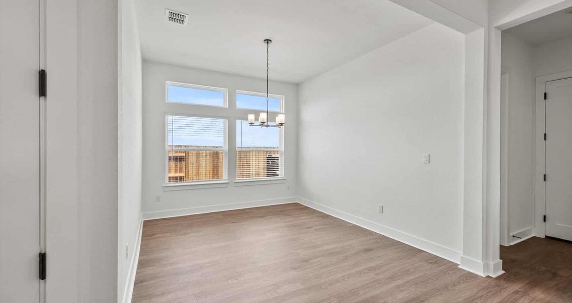 Spacious, unfurnished interior of a new home in Sunfield, Buda (Image 13).