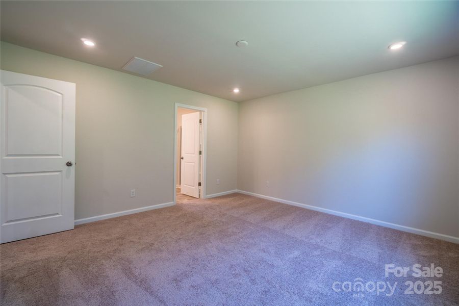 Spacious, unfurnished interior of a new home in , Charlotte (Image 33).