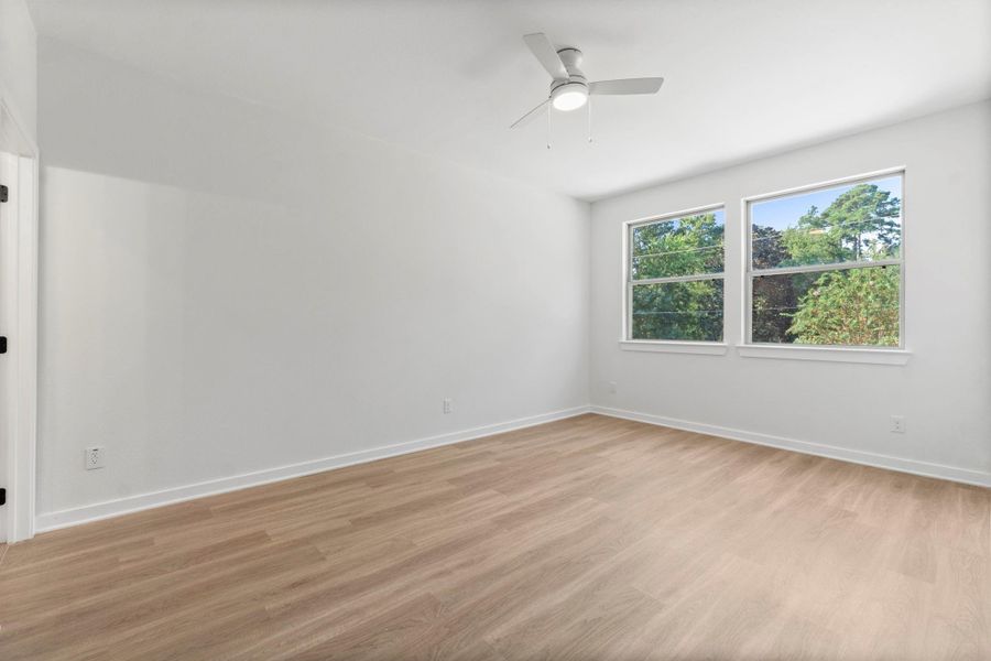 Spacious, unfurnished interior of a new home in , Conroe (Image 25).