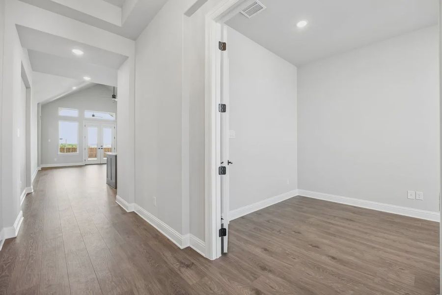 Spacious, unfurnished interior of a new home in Lakeview Heights, Azle (Image 12).