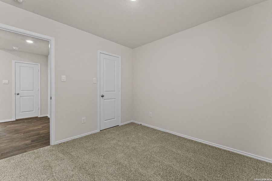 Spacious, unfurnished interior of a new home in Winding Creek, New Braunfels (Image 12).