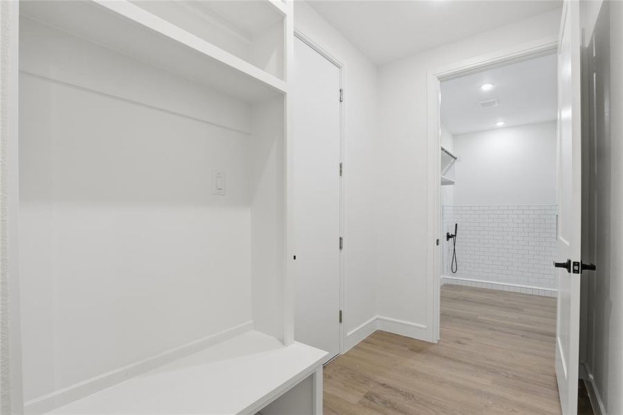 Spacious, unfurnished interior of a new home in , Lake Worth (Image 14).