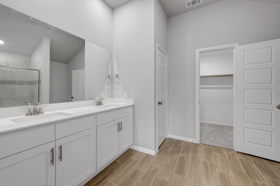 Owner's Bathroom Owner's Bathroom