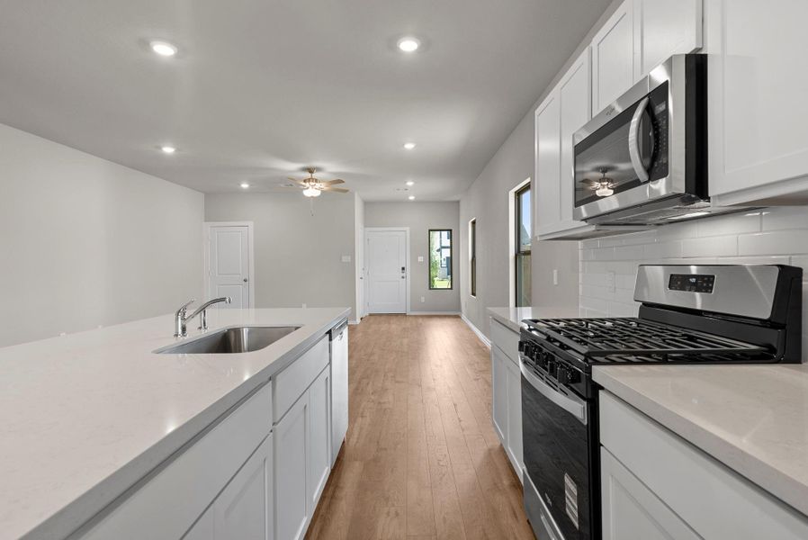 Furnished interior view inside a new home in Laurel Landing, Alvin (Image 6).