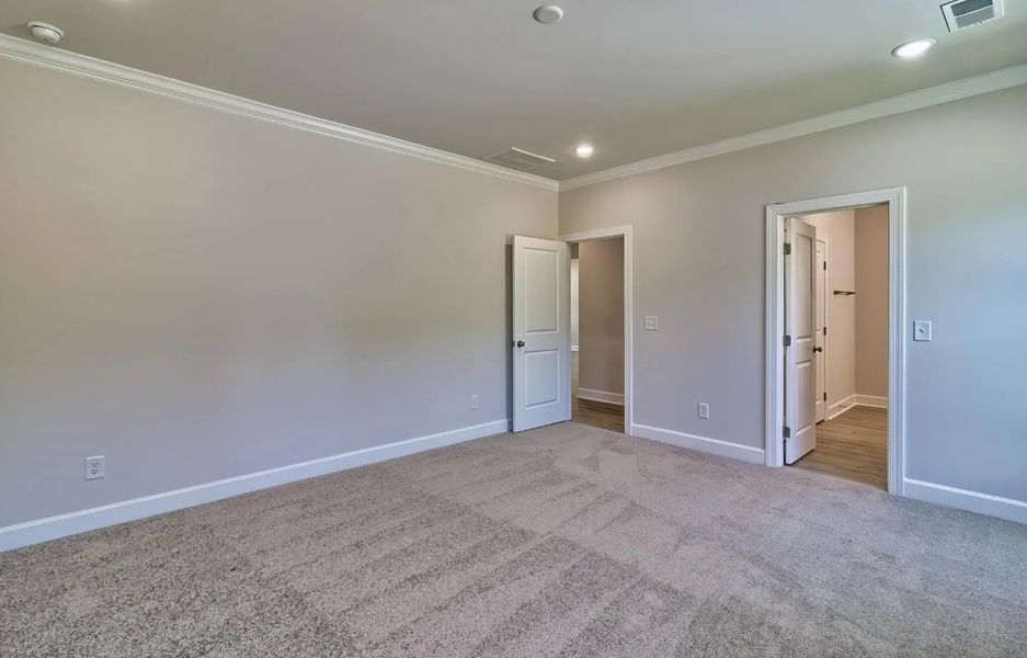 Spacious, unfurnished interior of a new home in Satchel Ford, Columbia (Image 15).