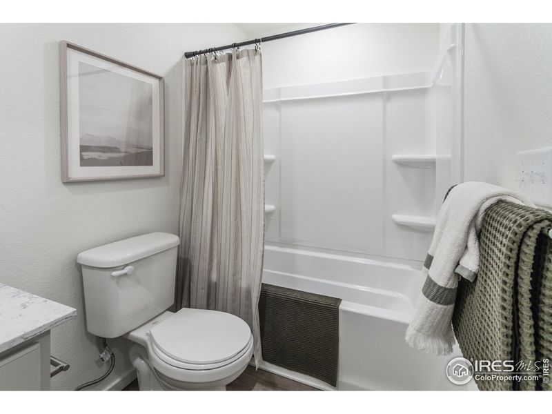 EXAMPLE PHOTO: SECONDARY BATH