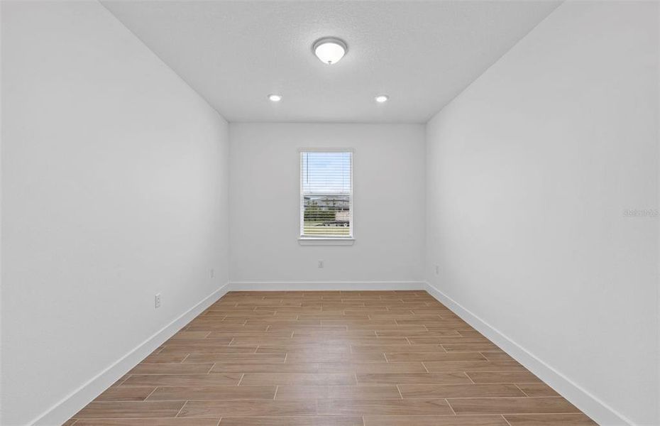 Spacious, unfurnished interior of a new home in Riverwood, Zephyrhills (Image 19).