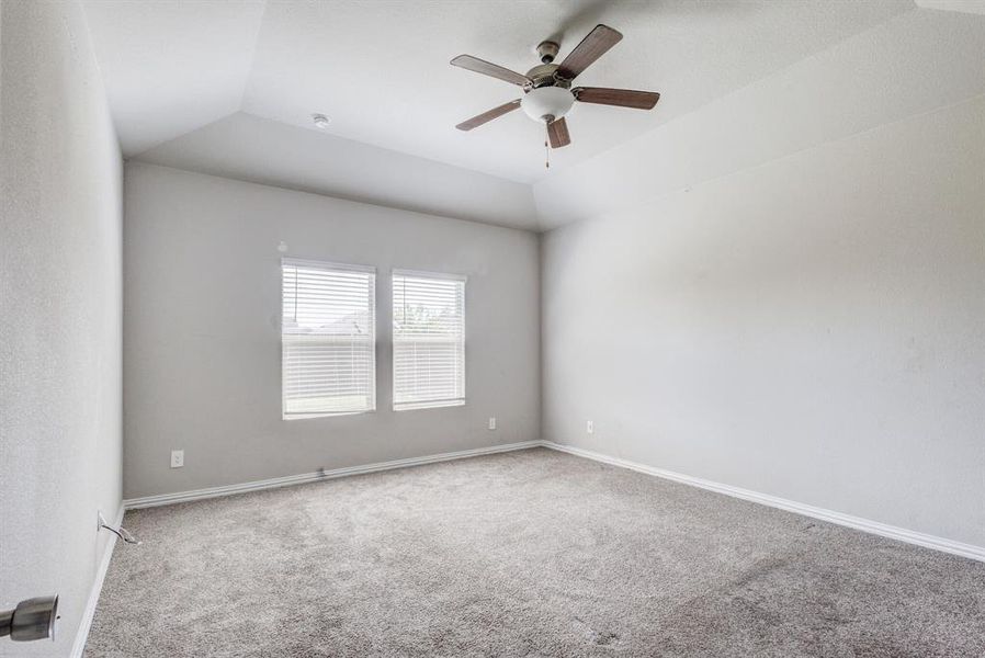 Spacious, unfurnished interior of a new home in Stonehaven, Seagoville (Image 16). Spacious, unfurnished interior of a new home in Stonehaven, Seagoville (Image 16).