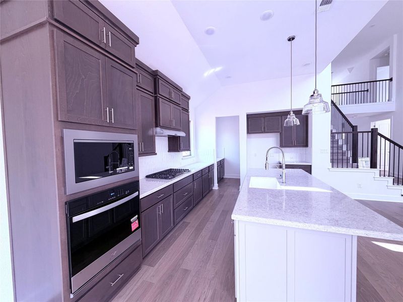 Light & Bright Open Concept Kitchen