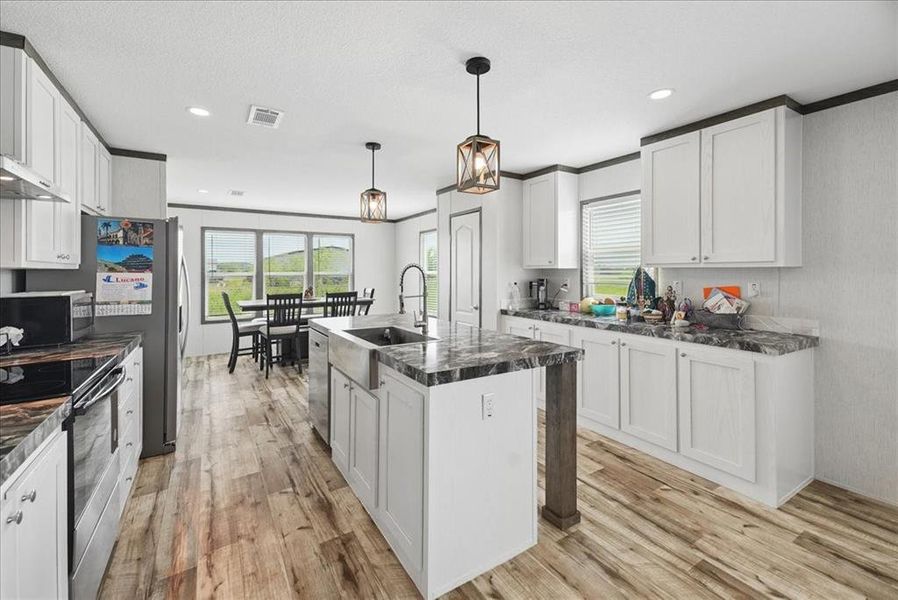Furnished interior view inside a new home in , Cleburne (Image 18).