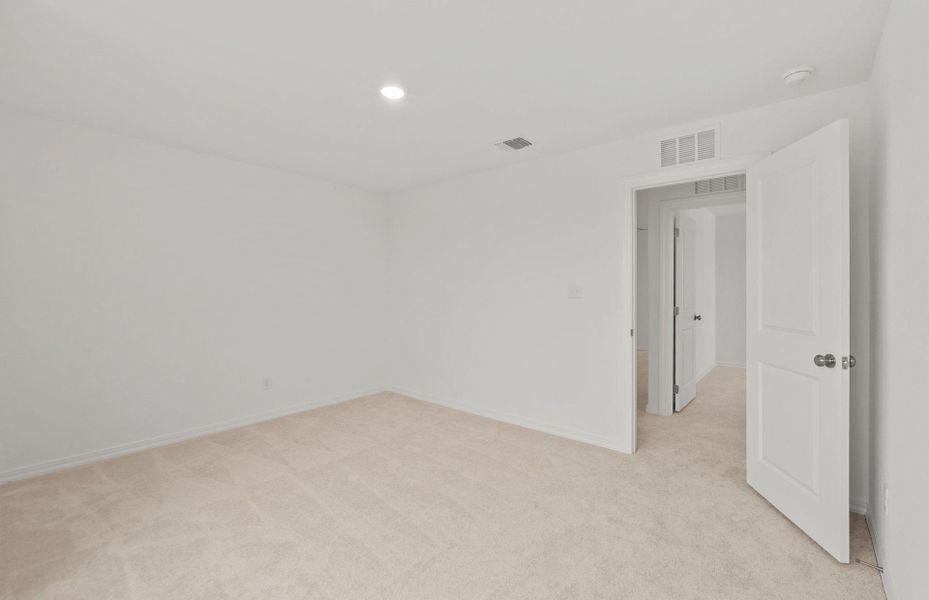 Spacious, unfurnished interior of a new home in Larson Crossing, Elgin (Image 24).