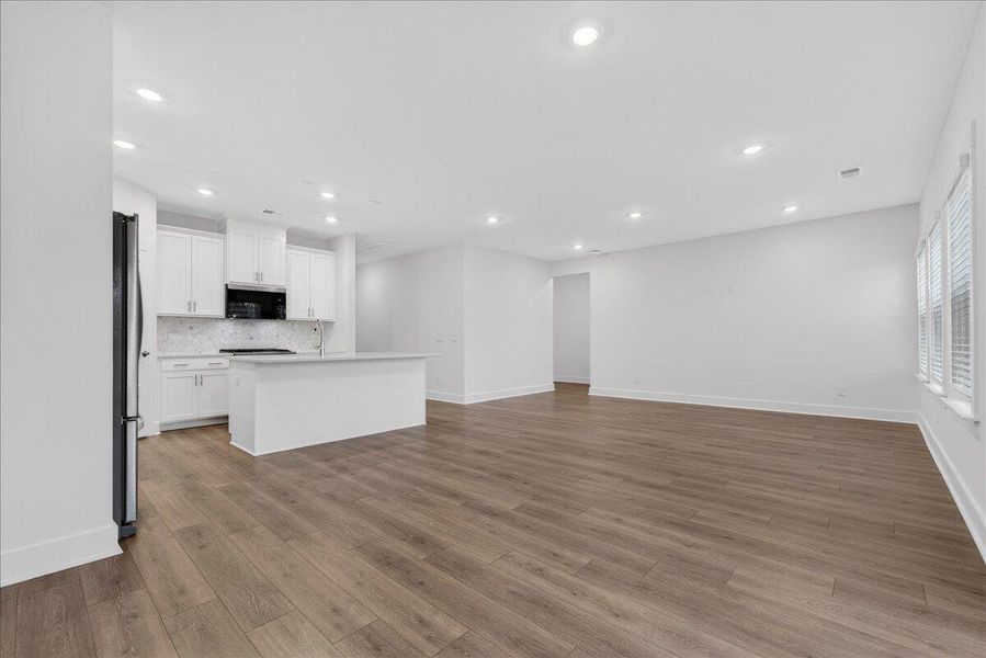 Spacious, unfurnished interior of a new home in The Coves at Lakes of Cane Bay, Summerville (Image 33).