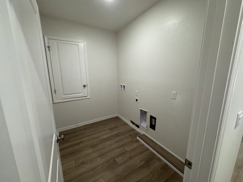 Spacious, unfurnished interior of a new home in Seminole Bend, Pensacola (Image 8).
