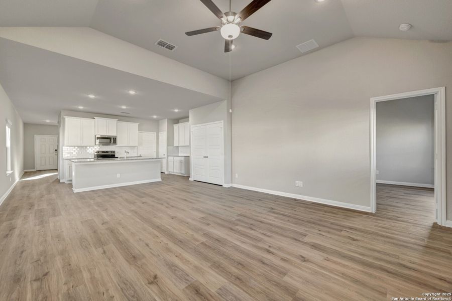 Spacious, unfurnished interior of a new home in Park Place, New Braunfels (Image 41). Spacious, unfurnished interior of a new home in Park Place, New Braunfels (Image 41).